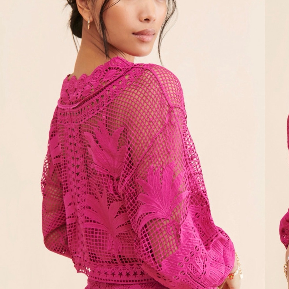 Alucina Luz Crop Top
NWOT
Farm Rio
Color - Pink